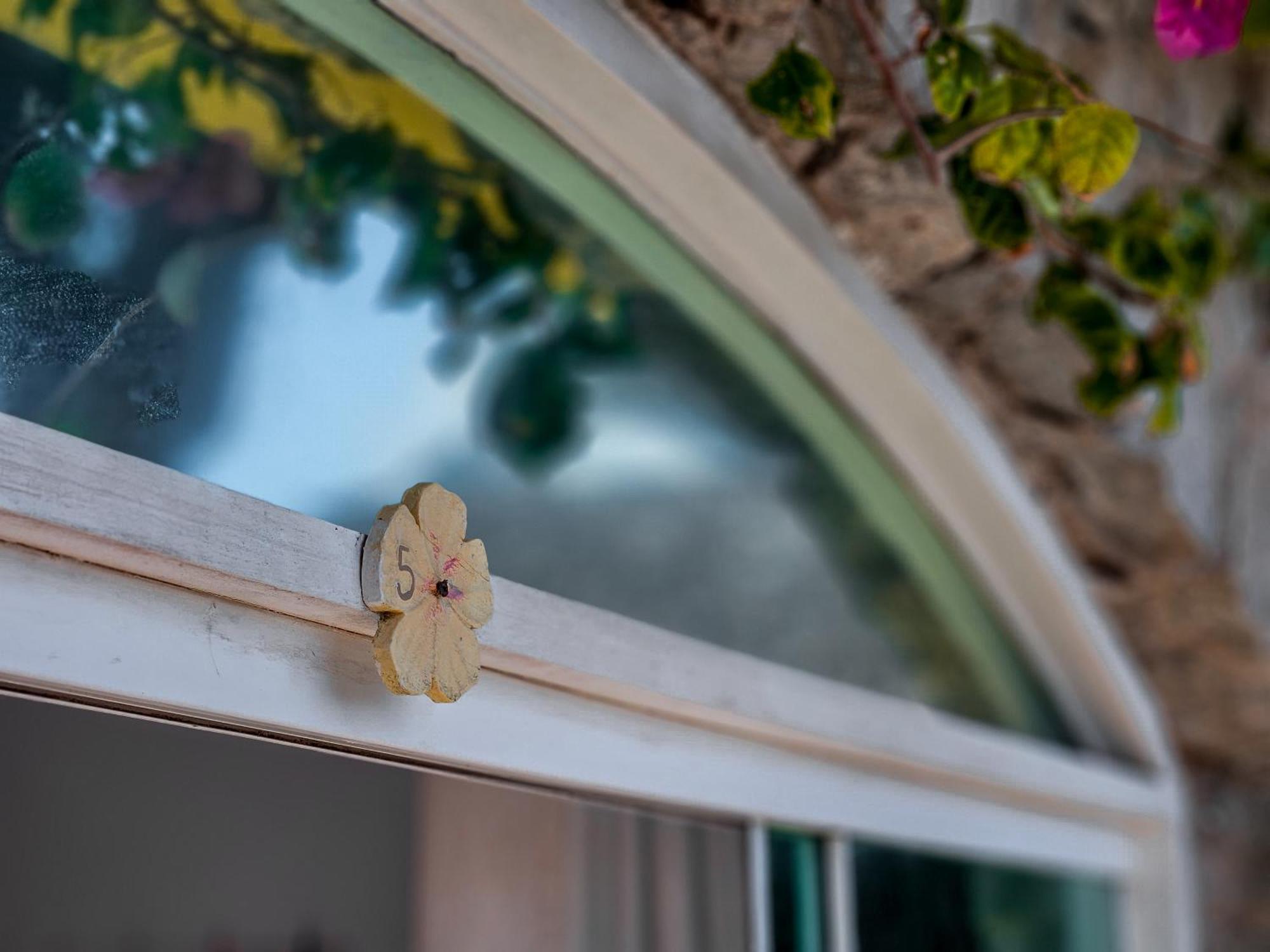 Hotel Bella Vista Ocean View Búzios Exteriér fotografie A window latch