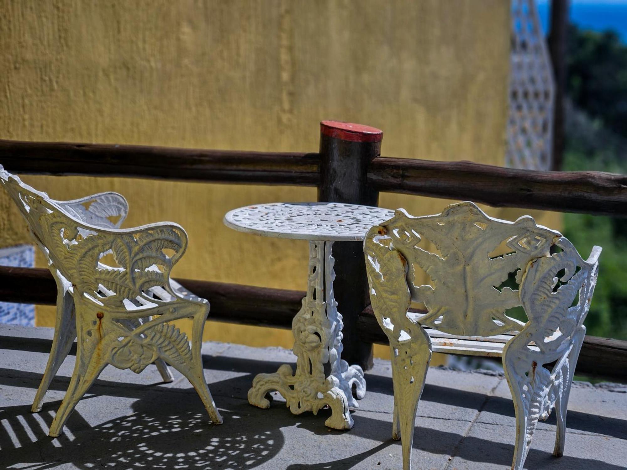 Hotel Bella Vista Ocean View Búzios Exteriér fotografie A set of miniature furniture